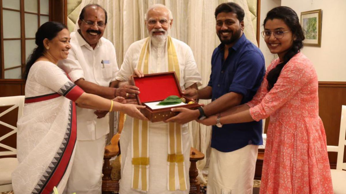 malayalam-filmmaker-vishnu-mohan-invites-pm-modi-to-his-wedding-with-kerala-bjp-leaders-daughter